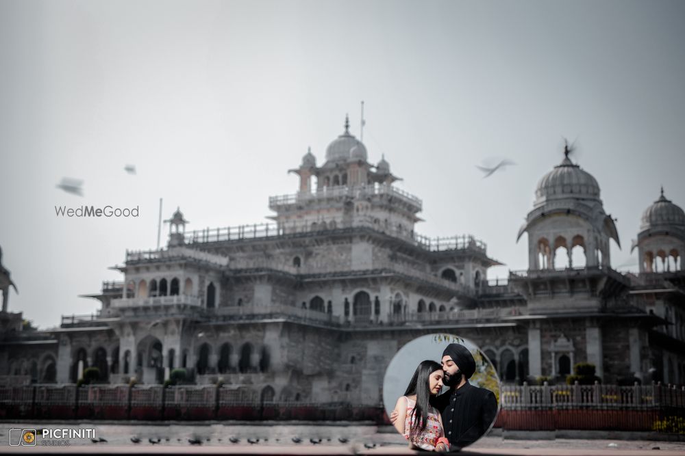 Photo From Milandeep & Maninder - Pre-Wedding - By Picfiniti Studios