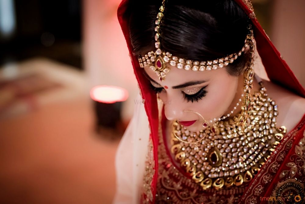 Photo of Bridal portrait in statement bridal jewellery