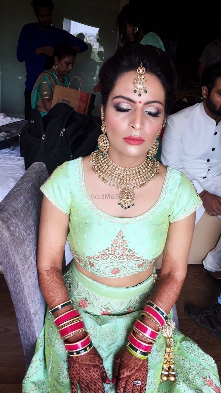 Photo From Akansha's day bridal look. - By Makeovers by Anchal