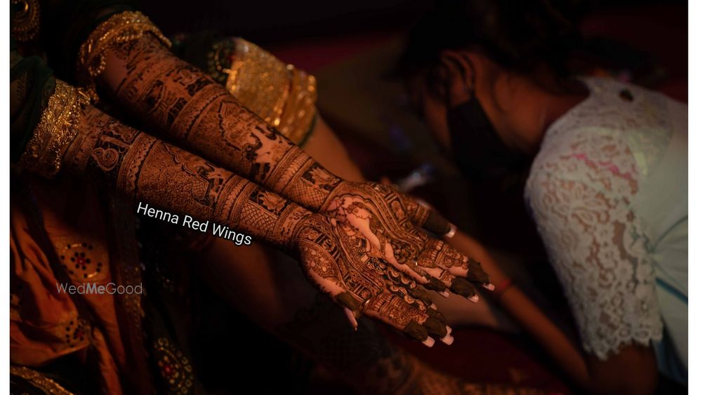 Henna Red Wings