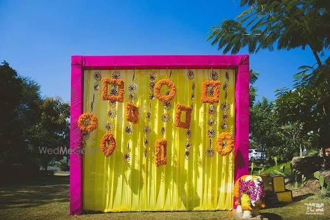 Photo From WEDDING DECOR STAGE - By Tahani Flowers India