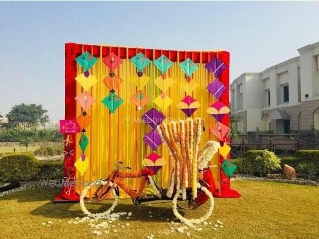 Photo From WEDDING DECOR STAGE - By Tahani Flowers India