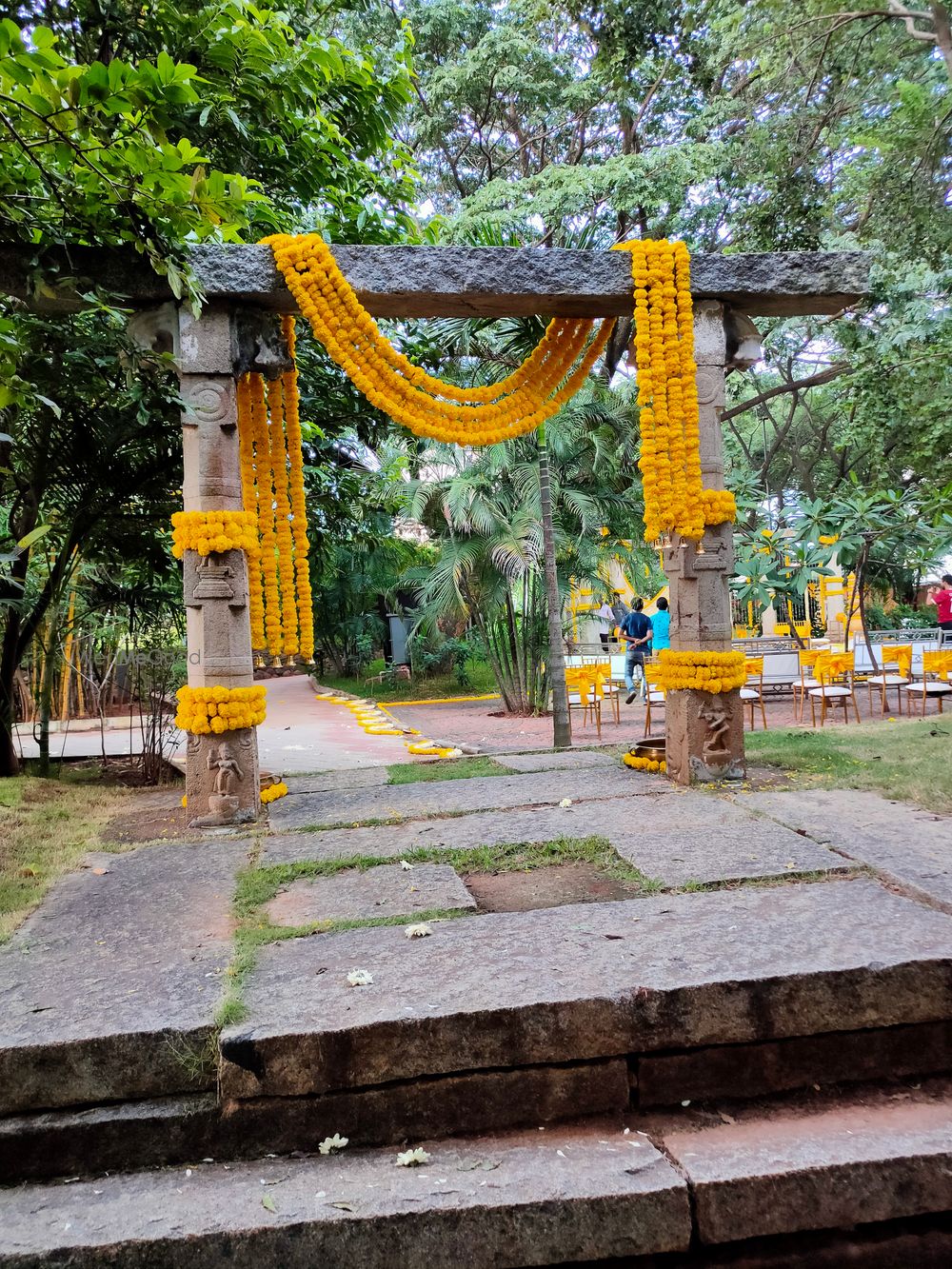 Photo From WEDDING DECOR STAGE - By Tahani Flowers India