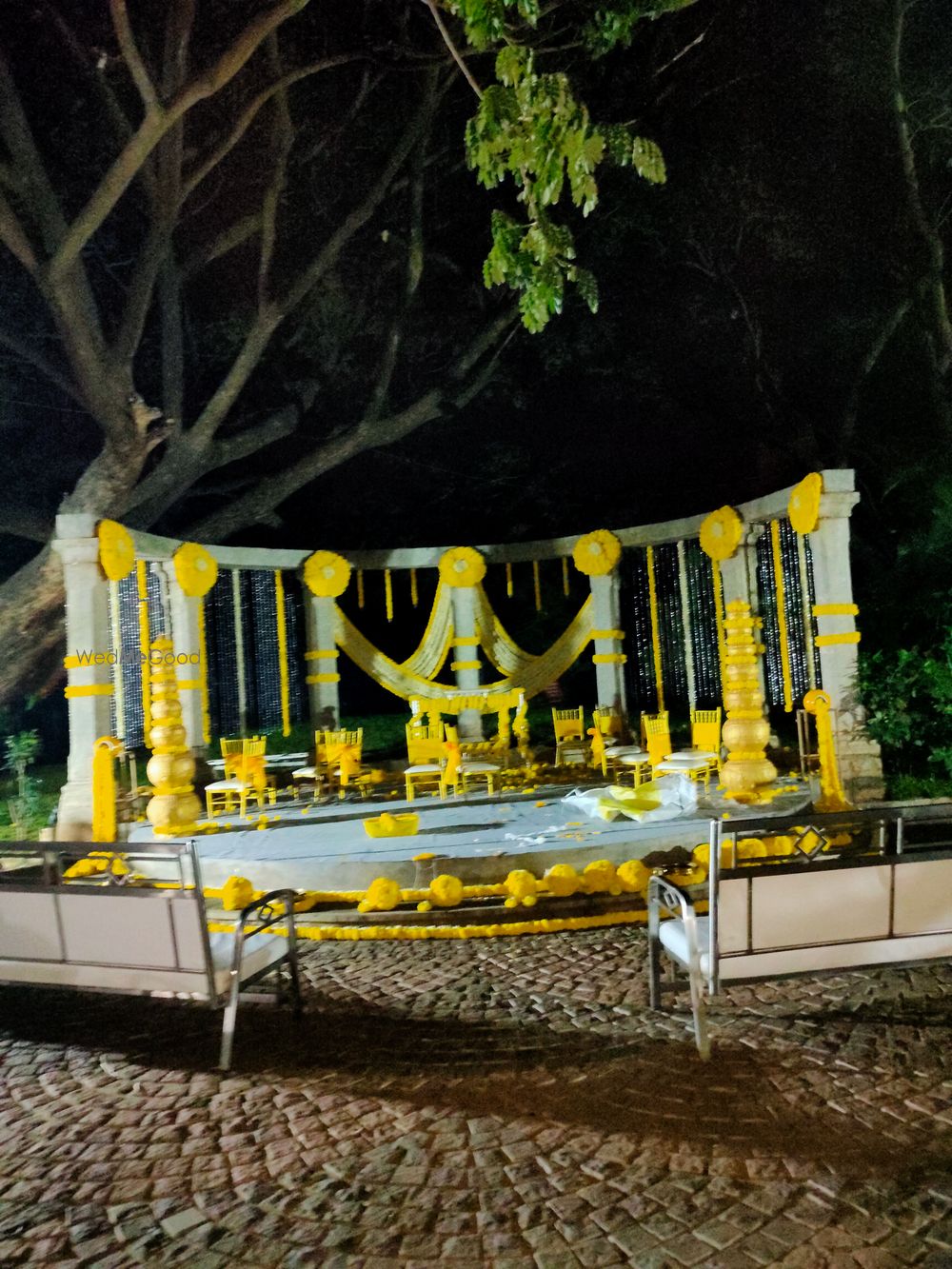 Photo From WEDDING DECOR STAGE - By Tahani Flowers India