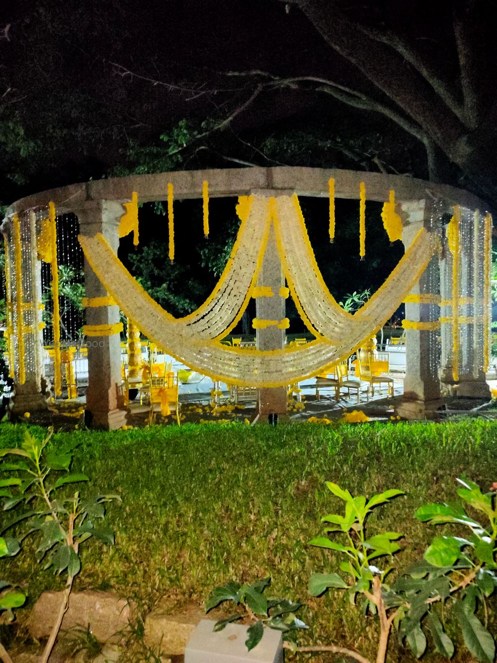 Photo From WEDDING DECOR STAGE - By Tahani Flowers India