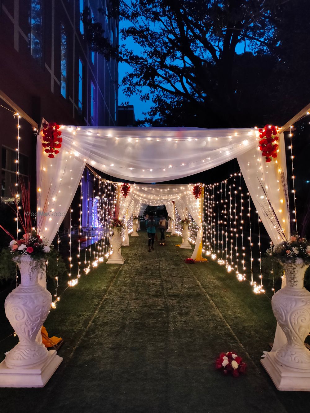 Photo From WEDDING DECOR STAGE - By Tahani Flowers India