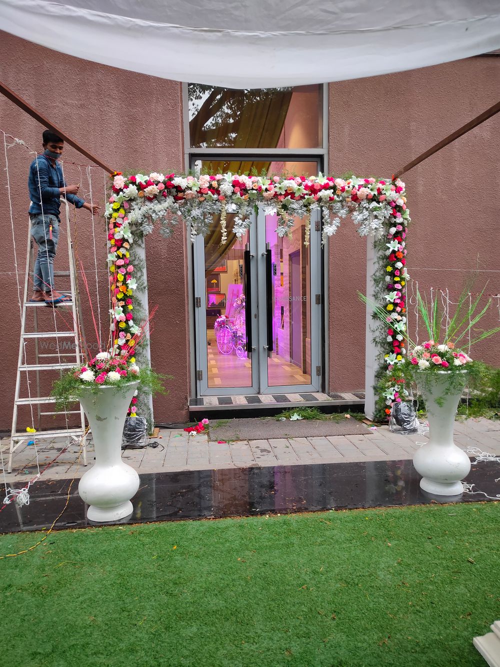 Photo From WEDDING DECOR STAGE - By Tahani Flowers India