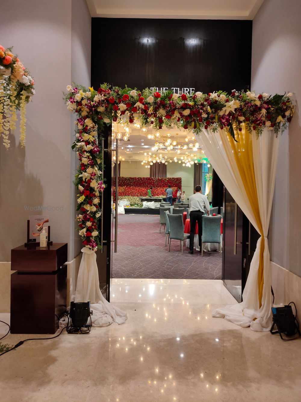 Photo From WEDDING DECOR STAGE - By Tahani Flowers India