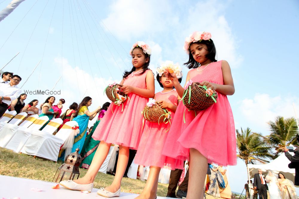 Photo From OF SEA BREEZE, LANTERNS AND HAPPY DANCE | destination wedding - By Coffee Stains