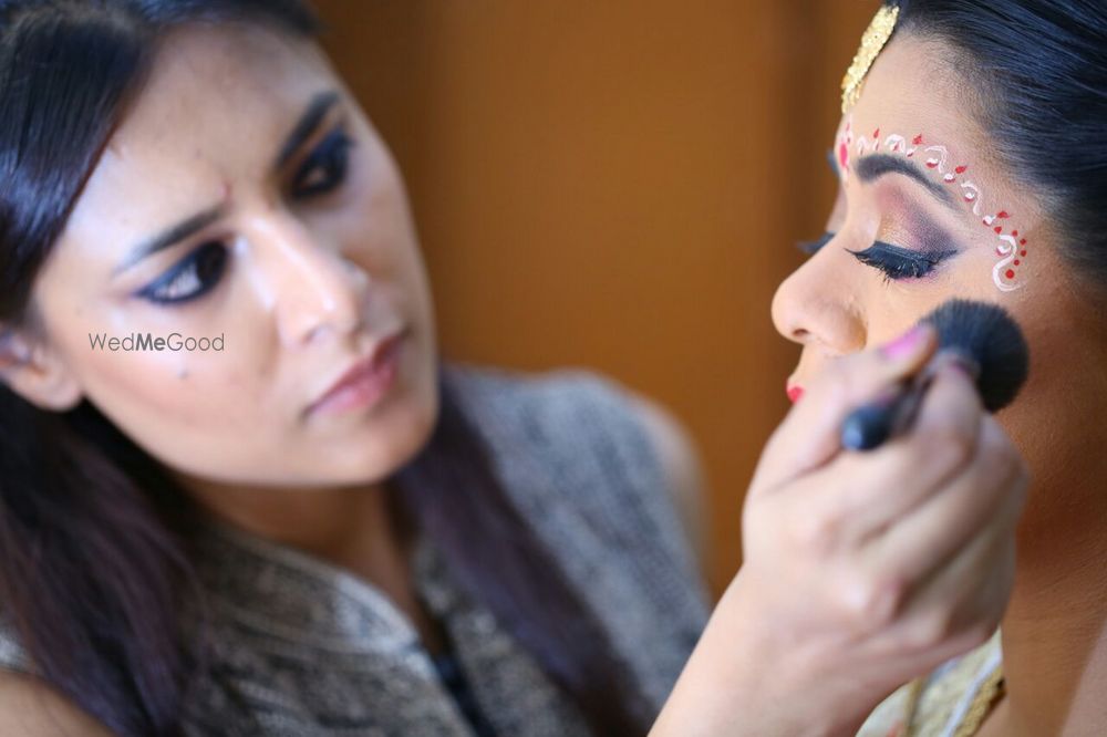 Photo From Arpita's Bengali Wedding - By Shades Makeup by Shrinkhala