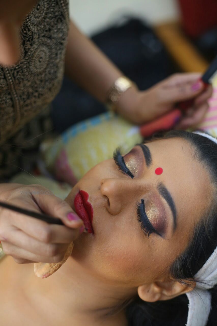 Photo From Arpita's Bengali Wedding - By Shades Makeup by Shrinkhala