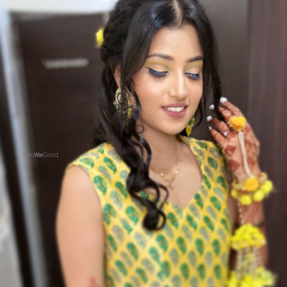 Photo From Haldi and Mehndi Makeups - By Sakshi Makeovers