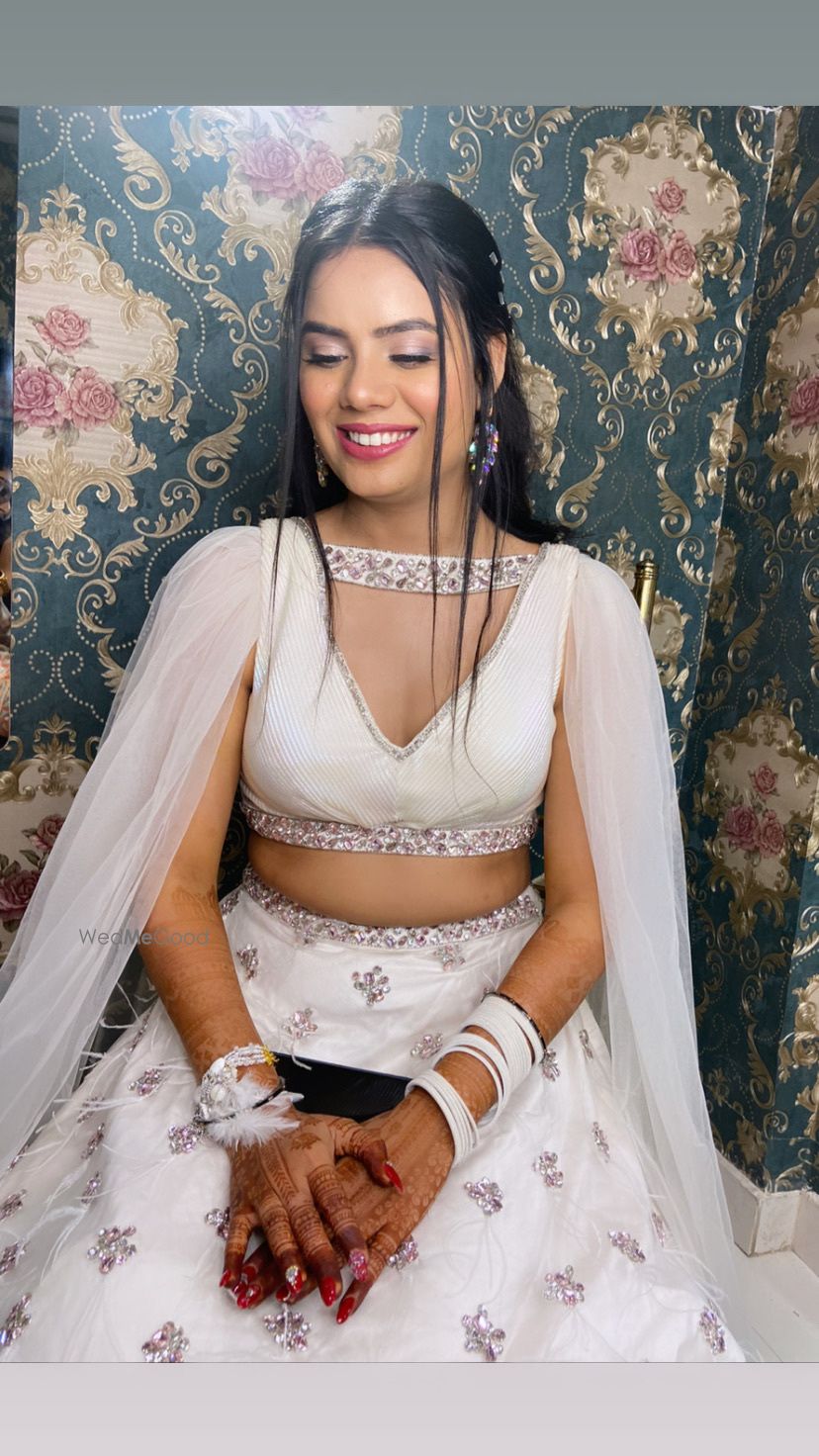 Photo From Engagement Bride Komal  - By Makeup By Gunja