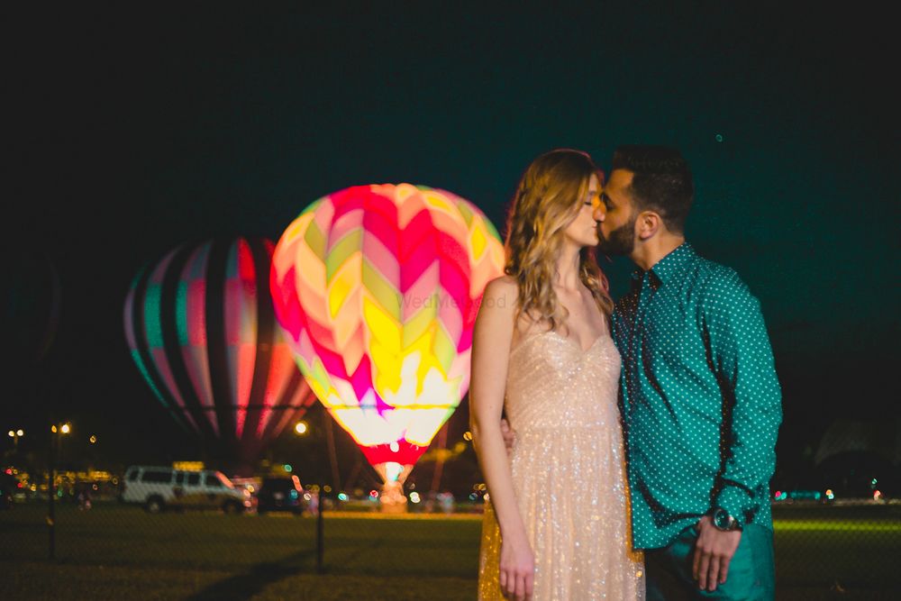 Photo of Hot air balloon theme pre wedding shoot