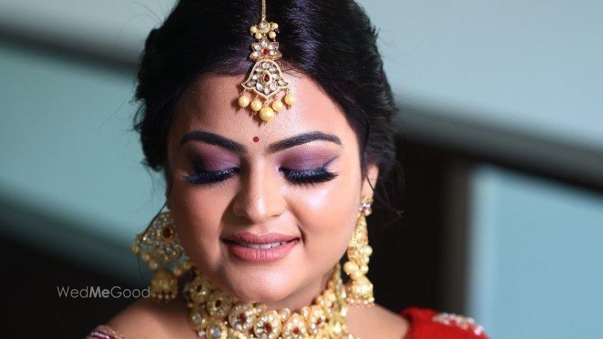 Aayushi Makeovers Price And Reviews Indore Makeup Artist 