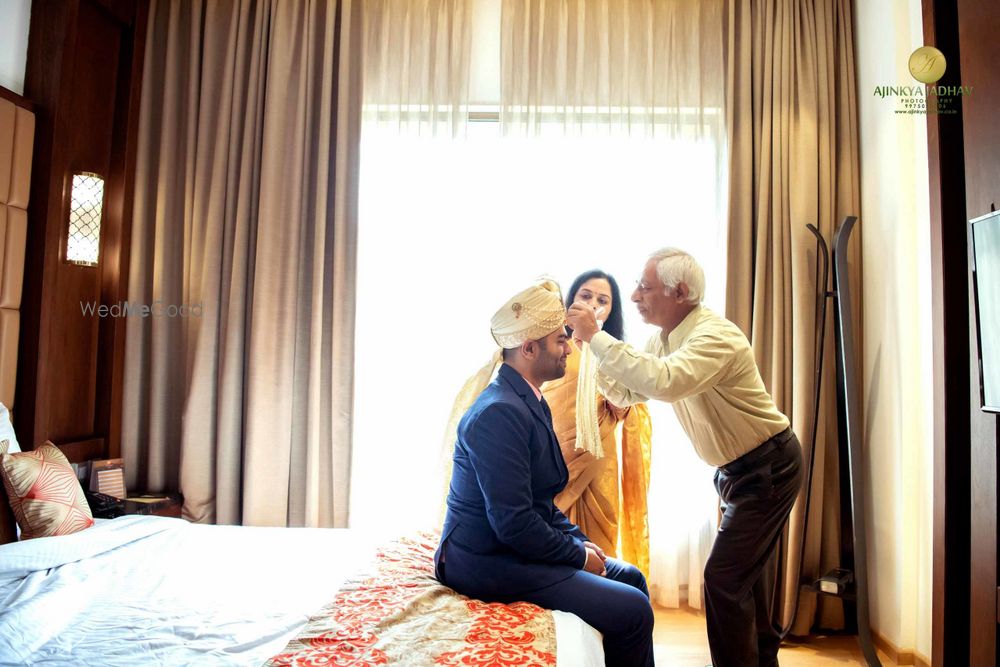 Photo From Bride Groom Getting Ready Shots - By Ajinkya Jadhav Photography