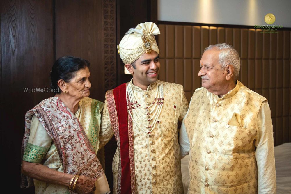 Photo From Bride Groom Getting Ready Shots - By Ajinkya Jadhav Photography