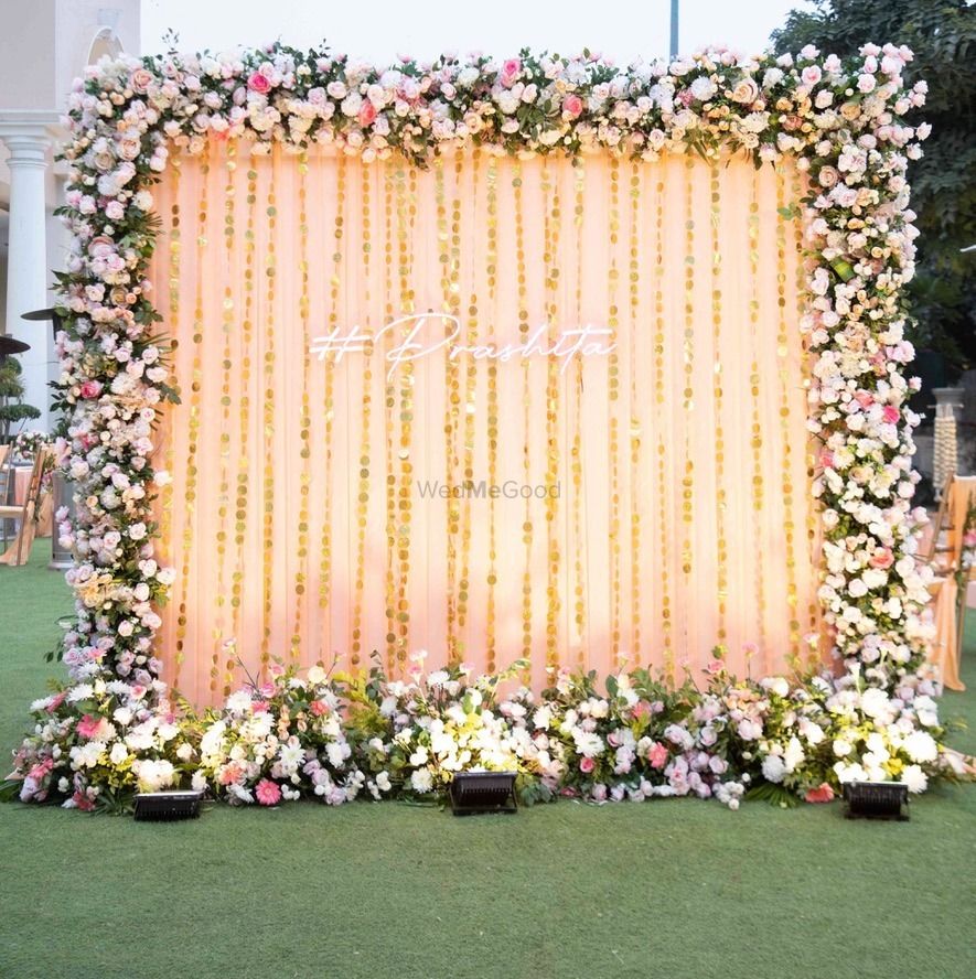 Photo From PHOTO BOOTH - By Weddings Flowers Decor India