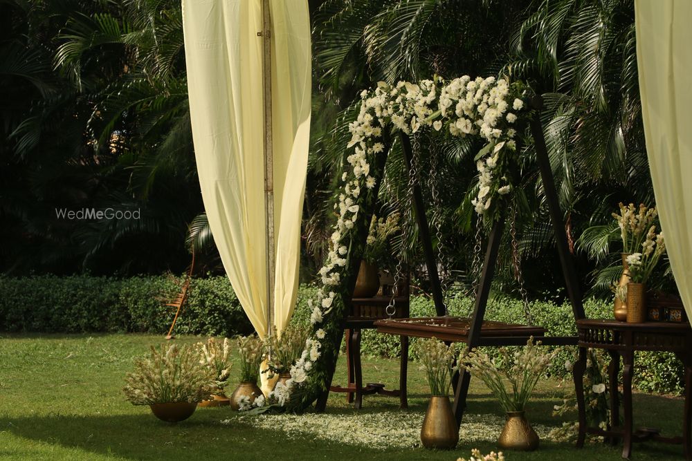 Photo From White petals - By The Wedding Experience