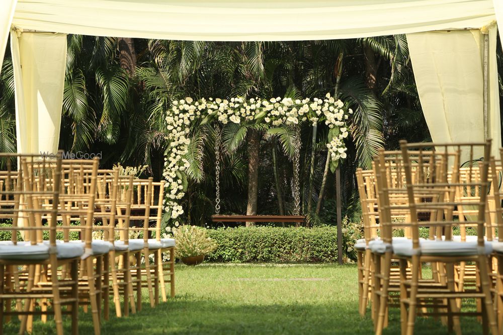 Photo From White petals - By The Wedding Experience