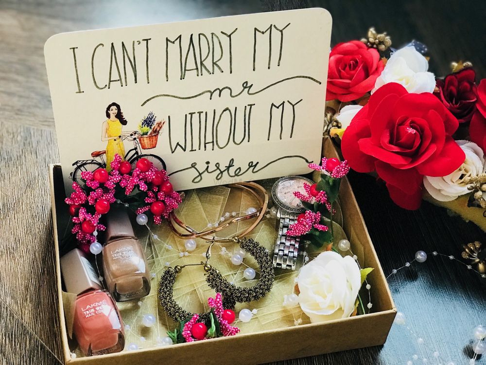 Photo of Bridesmaids boxes for sisters with things
