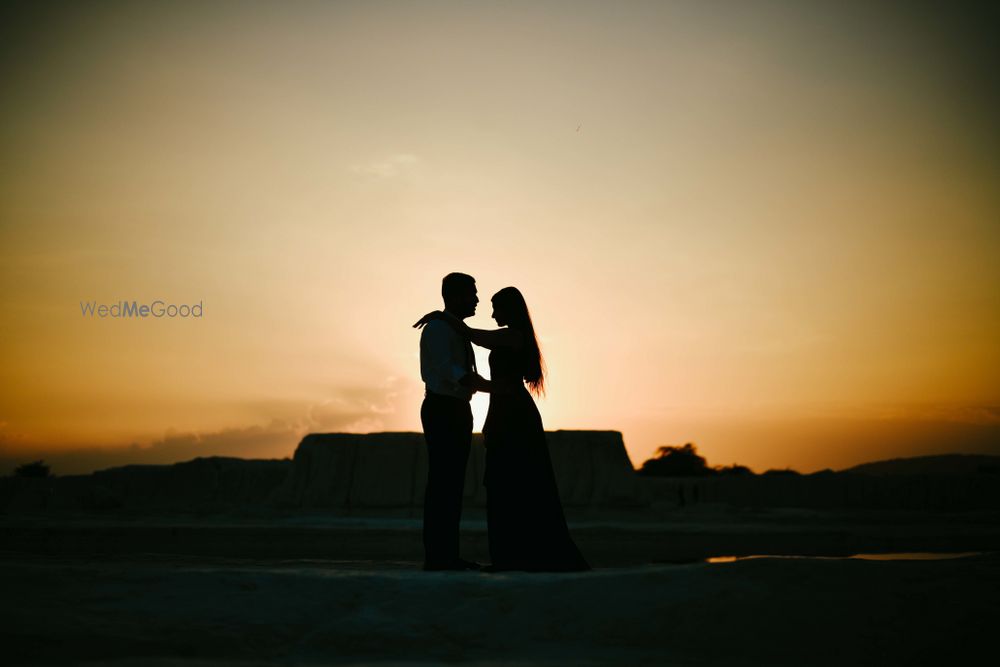 Photo From PreWedding : Avi Weds Aakriti - By Lensomaniya Photography