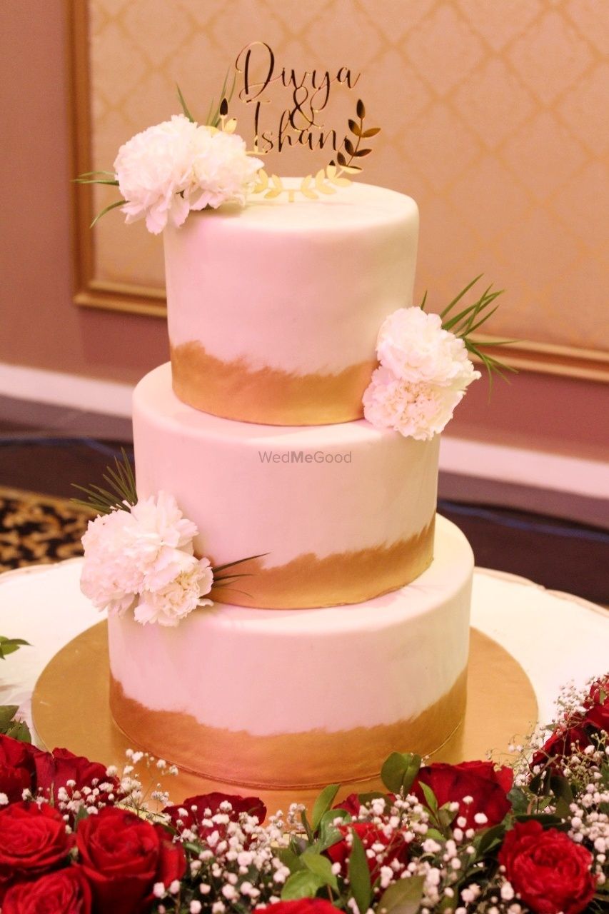 Photo From wedding cake - By Cake Bites