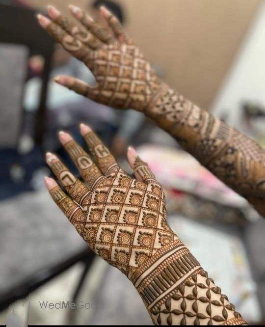 Photo From Back Hand 2023 - By Piku Mehndi Artist