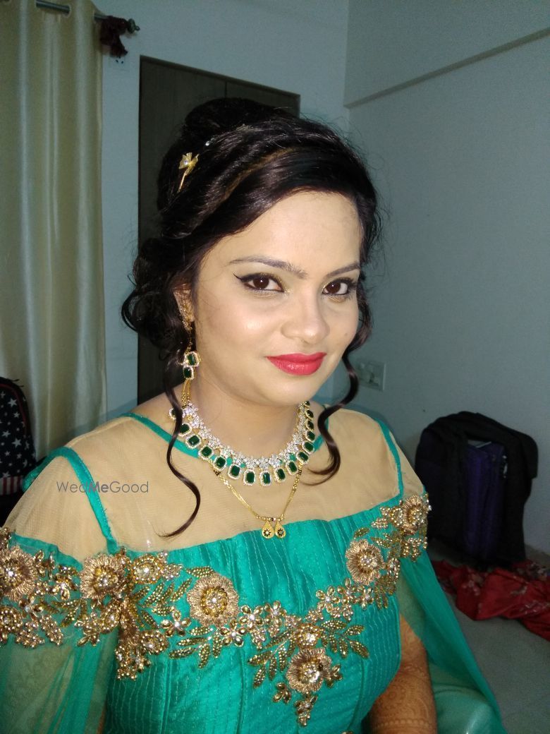 Photo From Shweta in Marathi and Western look ... - By Priti's Makeup Art