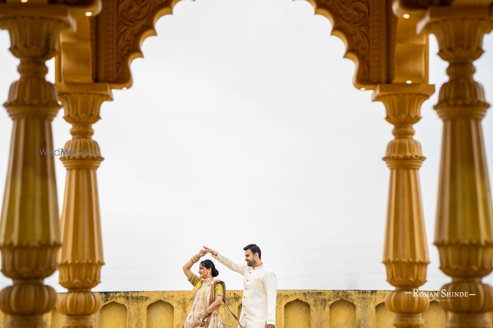 Photo From Aayushi & Rahul : Couple Shoot at Sets in the City - By Rohan Shinde Photography & Films (RSP)