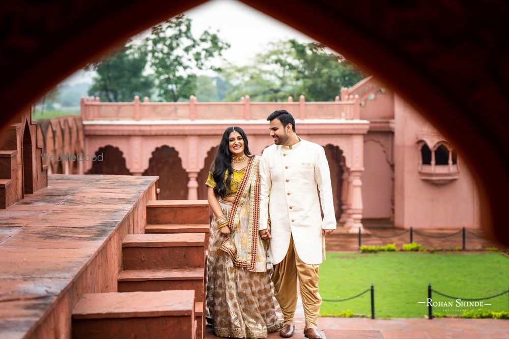 Photo From Aayushi & Rahul : Couple Shoot at Sets in the City - By Rohan Shinde Photography & Films (RSP)