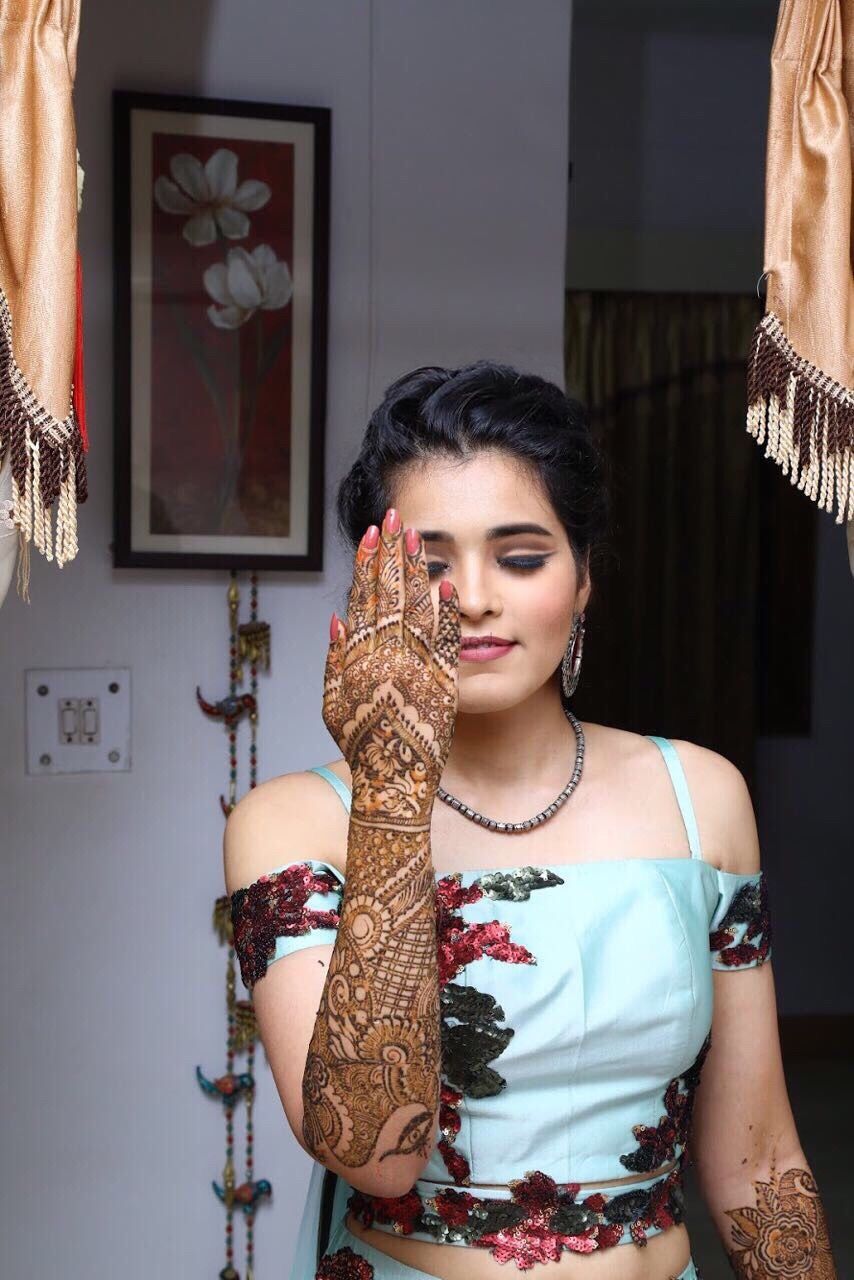 Photo From Sakshi on Her Mehendi  - By Makeover by Pout N Puff