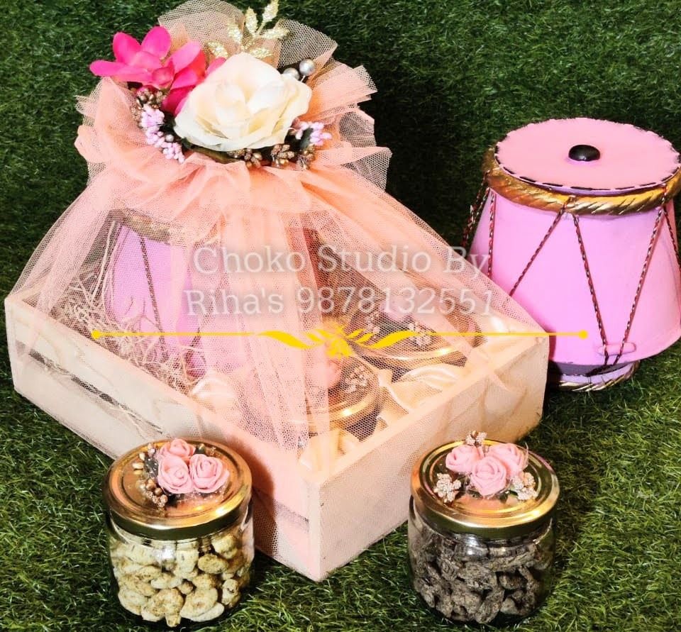 Photo From WEDDING PLATTERS AND RETURN FAVOURS - By Rihas Chocolates and Wedding Boxes