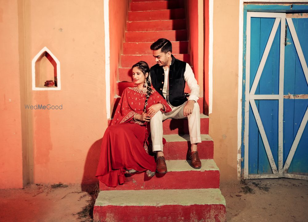 Photo From Dipali's Pre wedding portrait - By Shiwani Rana Makeovers