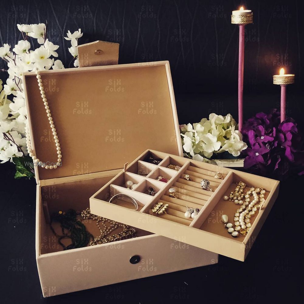 Photo of Bridesmaid favours jewellery boxes