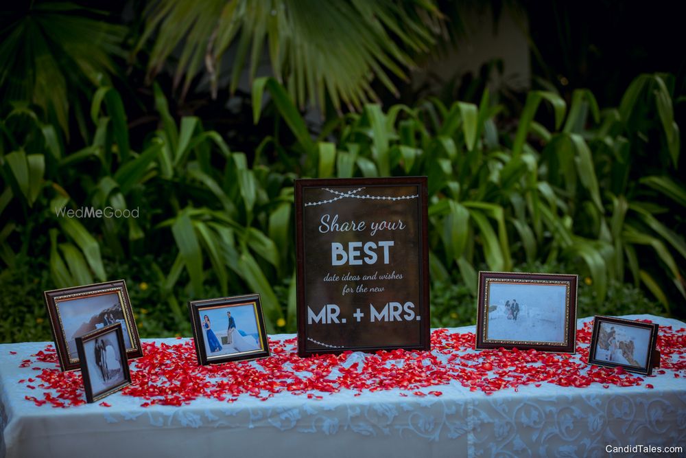 Photo of Guests to leave notes for the couple