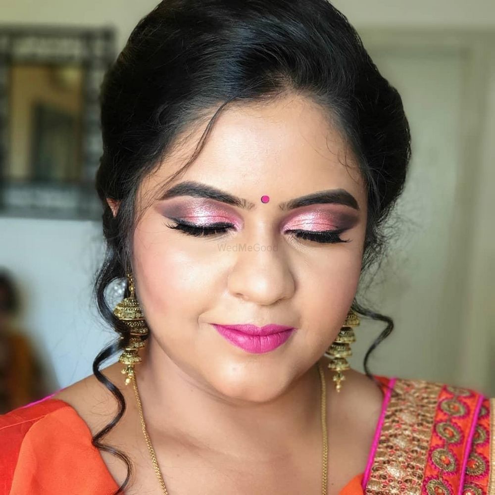 Photo From Guest Makeup - By Makeup Stories by Seema Kulkarni