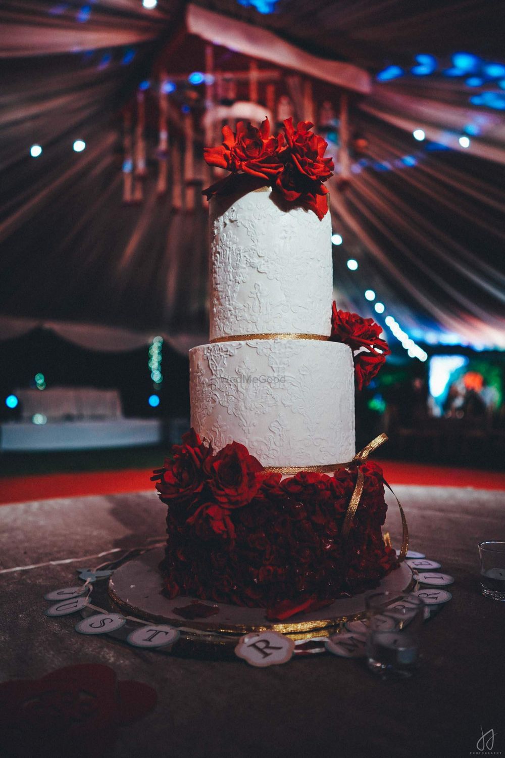 Photo of White and red wedding cake