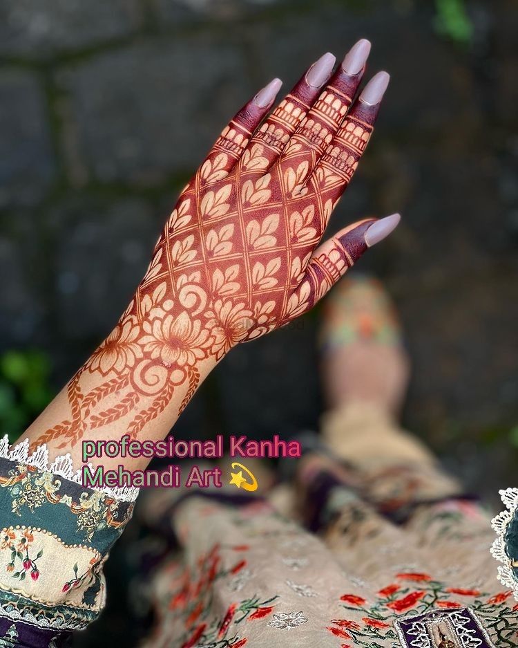 Photo From Back side Disign - By Professional Kanha Mehandi Art