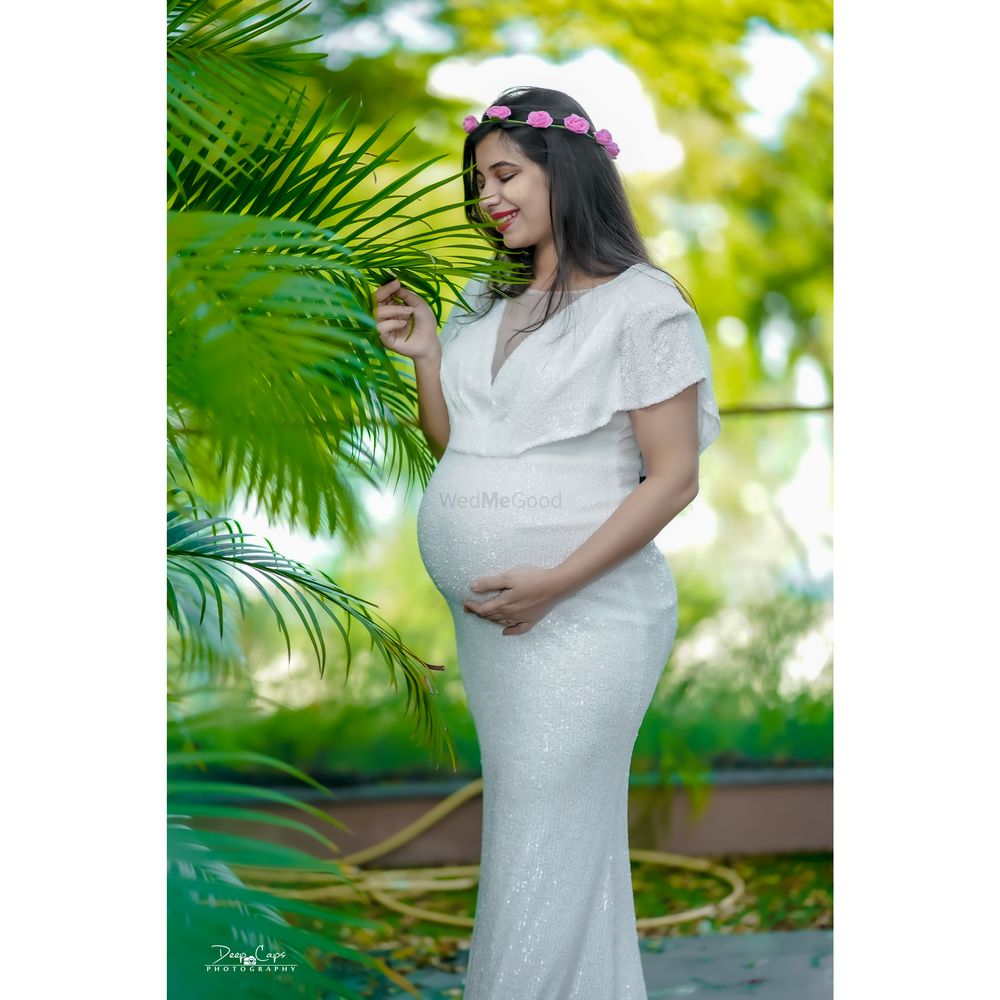 Photo From Maternity - By Deep Caps Photography