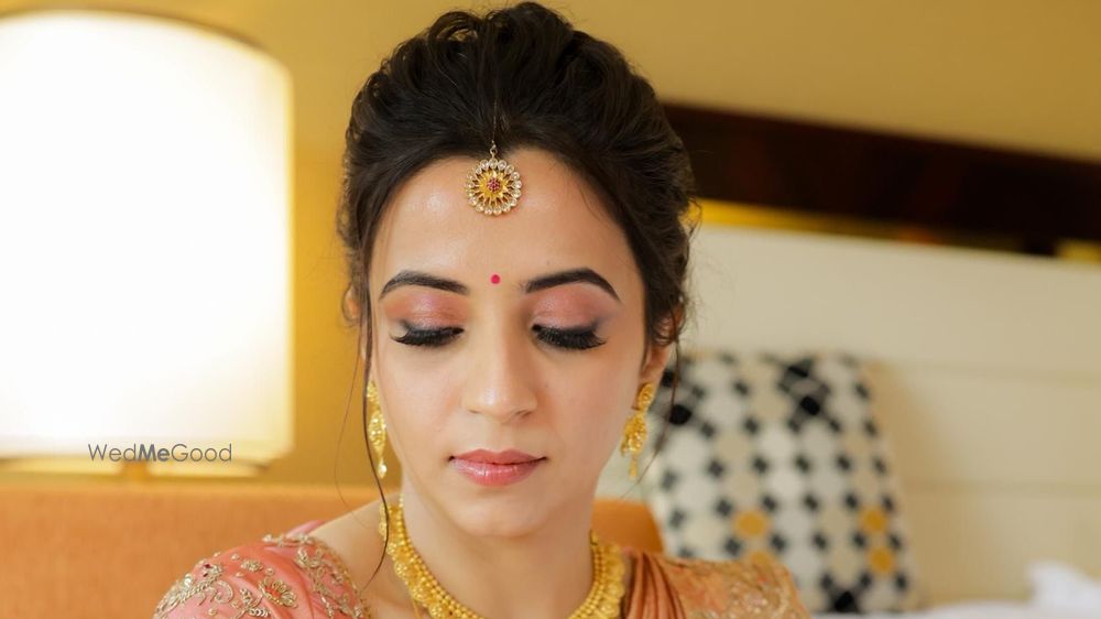 Makeup by Pratichi