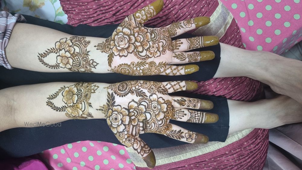 Photo From Floral designs - By Girly Henna by Sahana