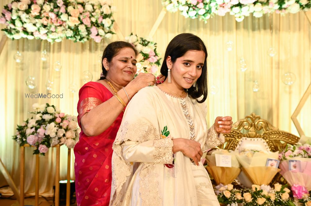 Photo From Aishwarya & Ajay Engagement shoot - By Abhiram Pathak Photography 