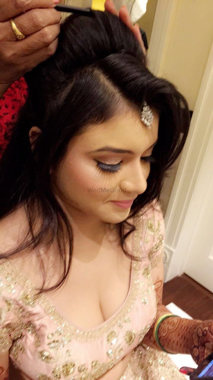 Photo From Engagement makeup (ITC Grand Bharat) - By Kriti Chhabra Makeovers