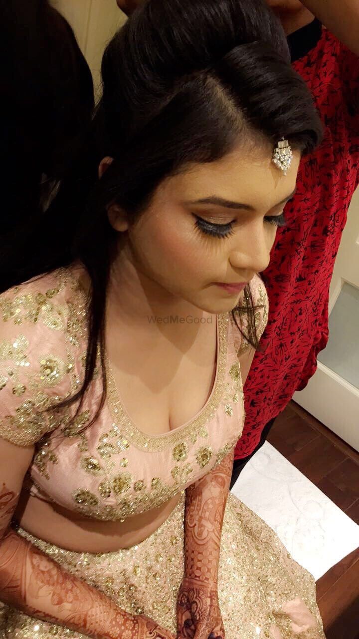 Photo From Engagement makeup (ITC Grand Bharat) - By Kriti Chhabra Makeovers