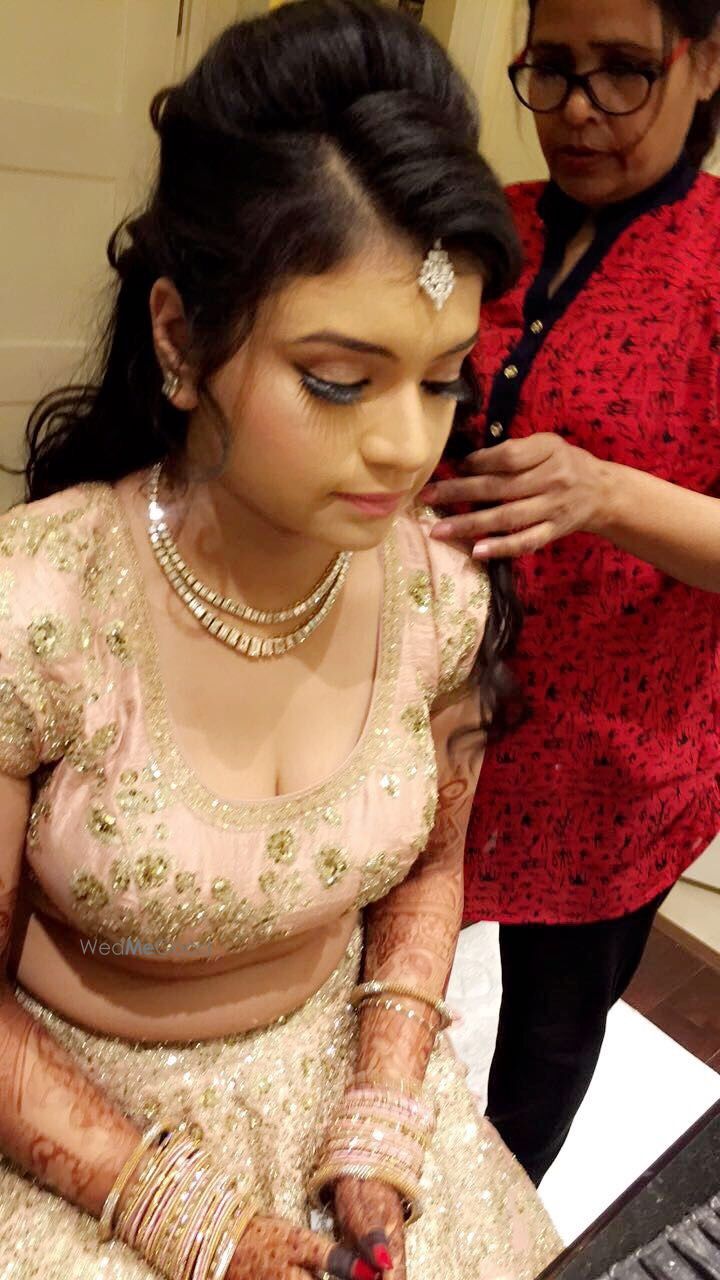 Photo From Engagement makeup (ITC Grand Bharat) - By Kriti Chhabra Makeovers