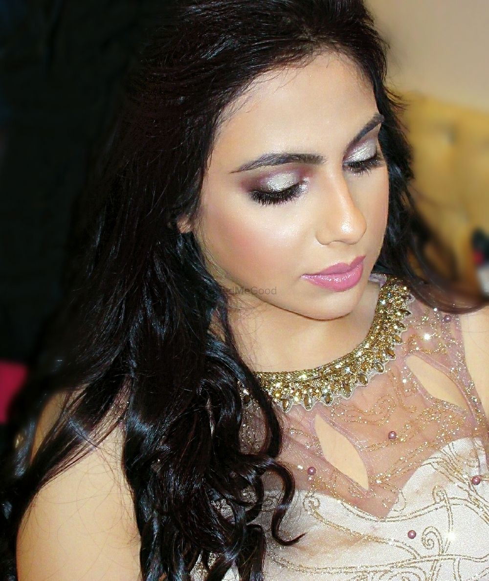 Photo From Sangeet Wedding Reception looks for Shweta - By Ritu Babbar Makeup and Hair