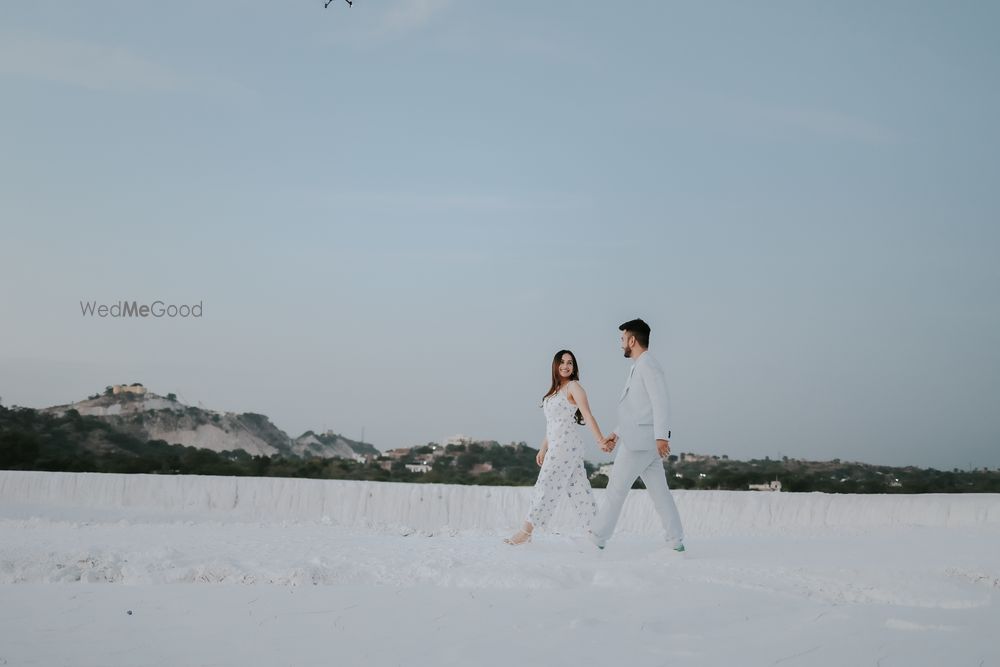 Photo From Deepak & Jyoti - Pre Wedding - By Picfiniti Studios