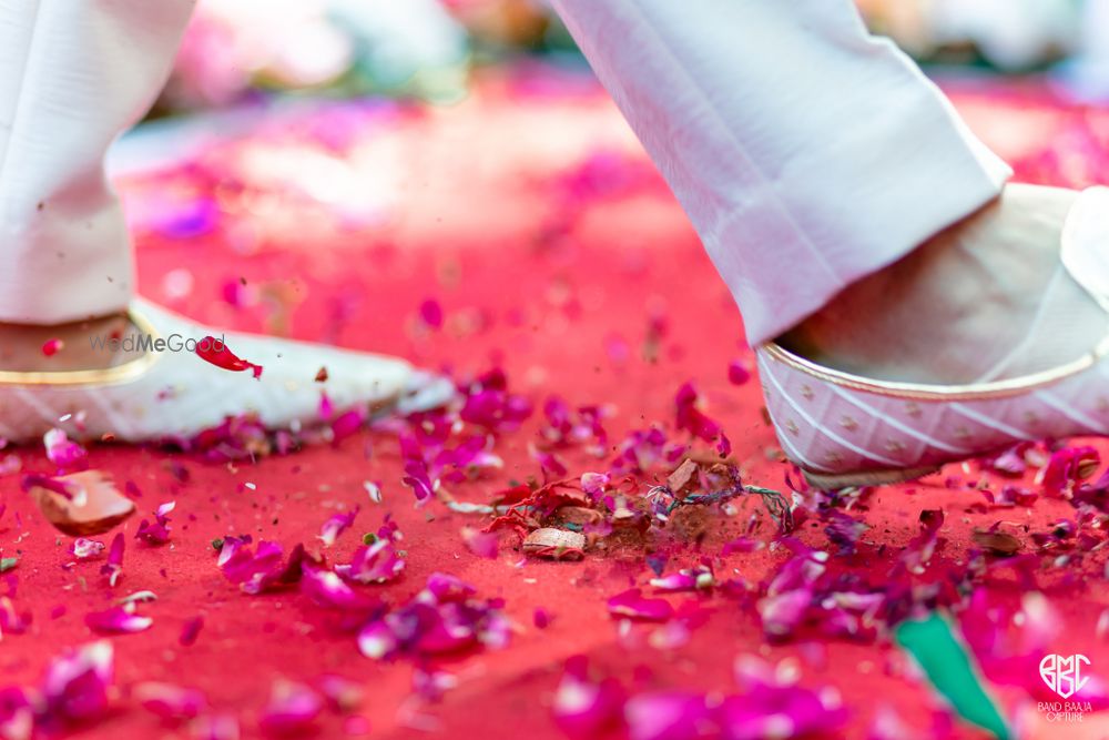 Photo From Yash Devanshi: Stunning Gujrati Wedding at Asian Banquets, Mulund - By Band Baaja Capture