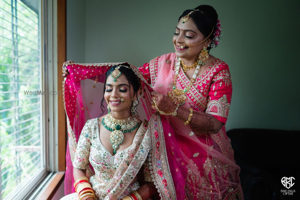 Photo From Yash Devanshi: Stunning Gujrati Wedding at Asian Banquets, Mulund - By Band Baaja Capture